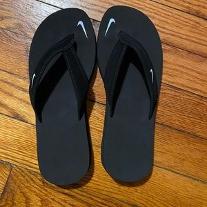 Nike Celso women’s flip flops size 5 (but they fit my size 6 foot as well)